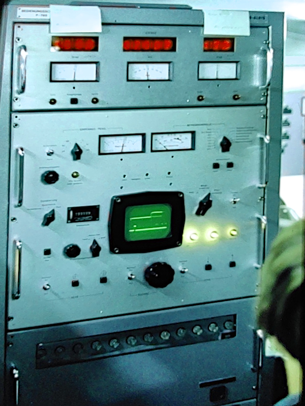 Elektronikschrank im P-760